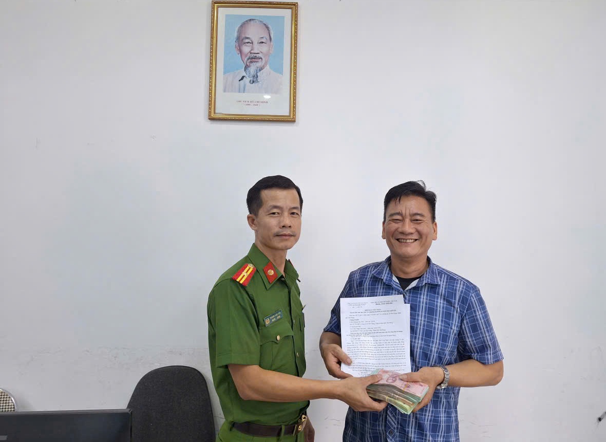Công an xã Cẩm Giang phối hợp Nhân dân tìm chủ sở hữu 137 triệu đồng